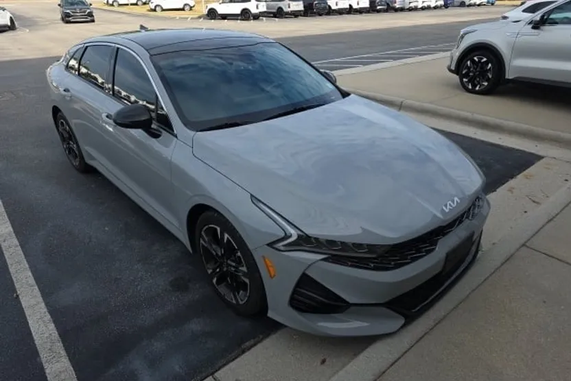 2023 Kia K5 GT-Line photo 1