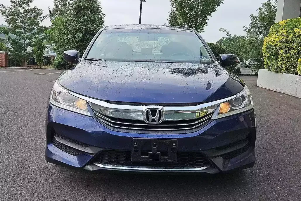 2017 Honda Accord LX photo 1