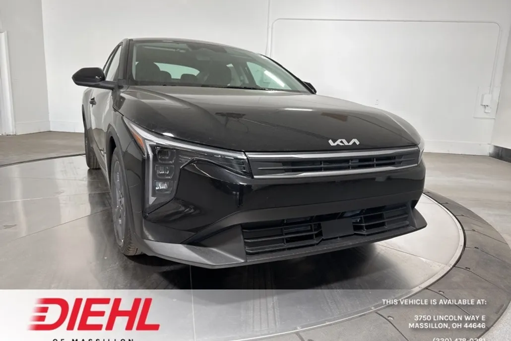 2025 Kia K4 LXS photo 1