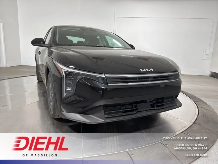2025 Kia K4 LXS photo 1
