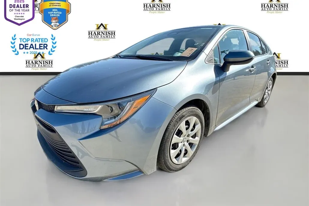2024 Toyota Corolla LE photo 1