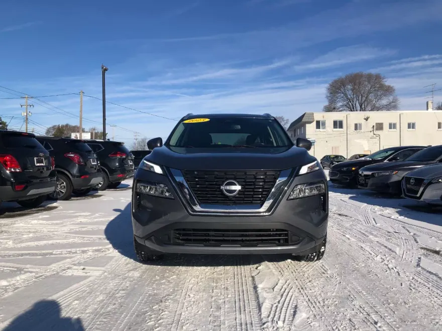 2023 Nissan Rogue SL photo 1