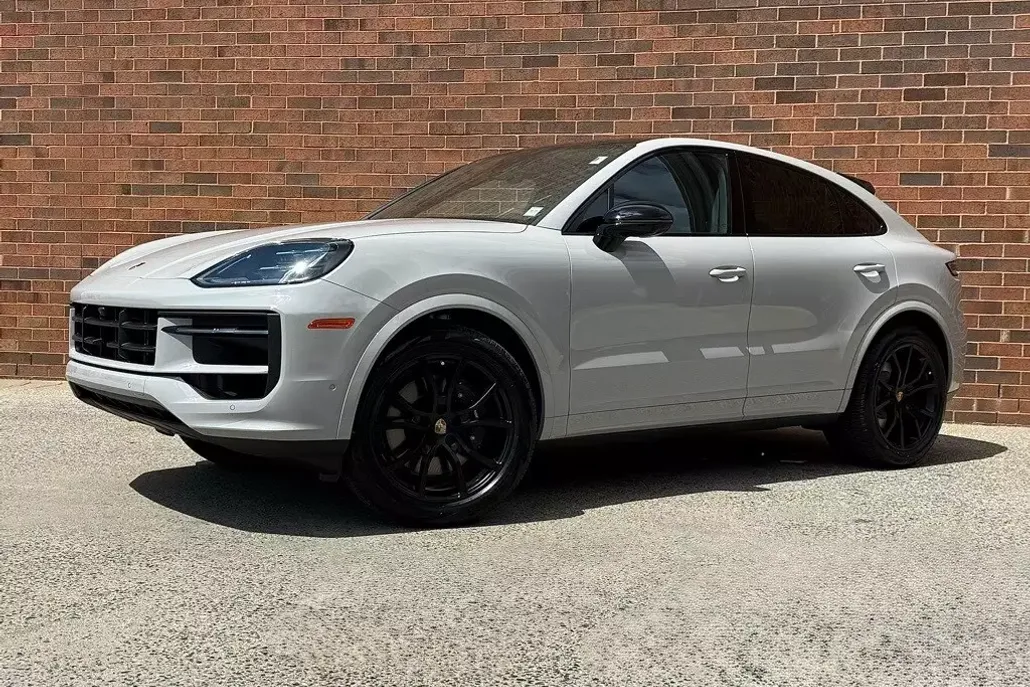 2025 Porsche Cayenne Coupe photo 1