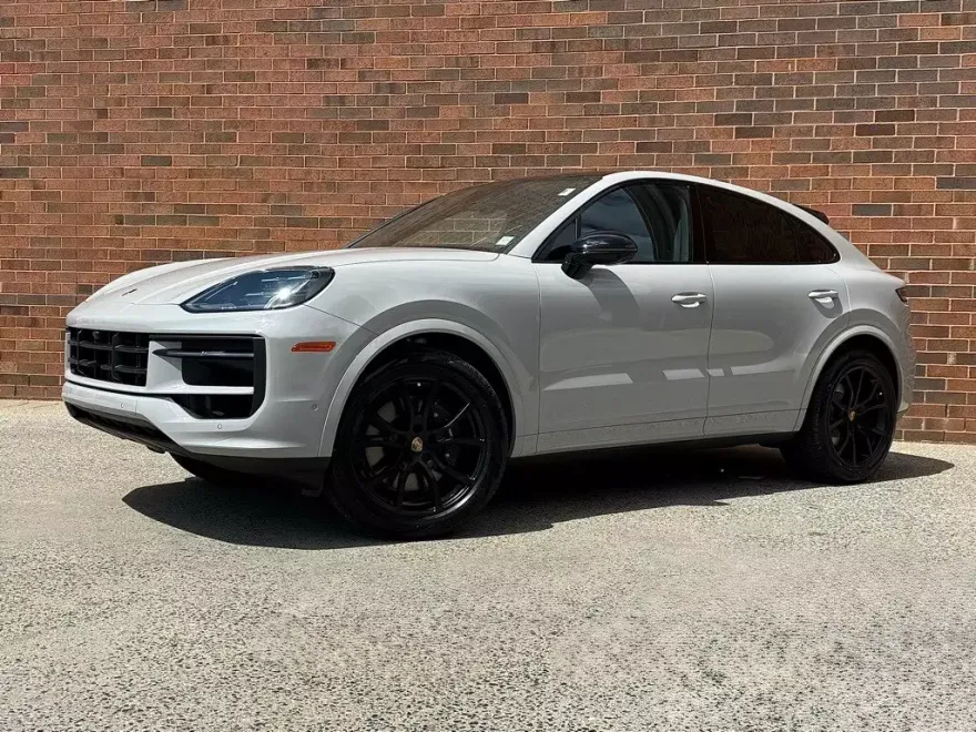 2025 Porsche Cayenne Coupe photo 1