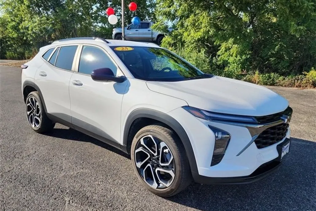 2025 Chevrolet Trax photo 1