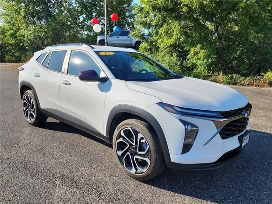 2025 Chevrolet Trax photo 1