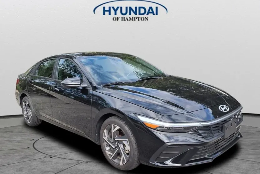 2025 Hyundai Elantra SEL Sport photo 1
