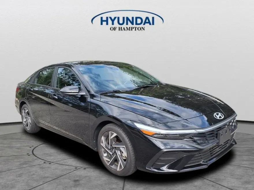 2025 Hyundai Elantra SEL Sport photo 1