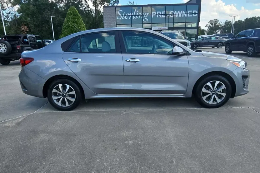 2022 Kia Rio S photo 1