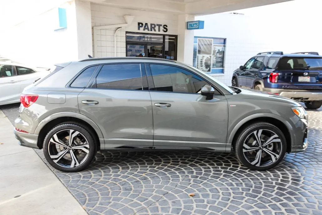 2023 Audi Q3 S line Premium Plus photo 1