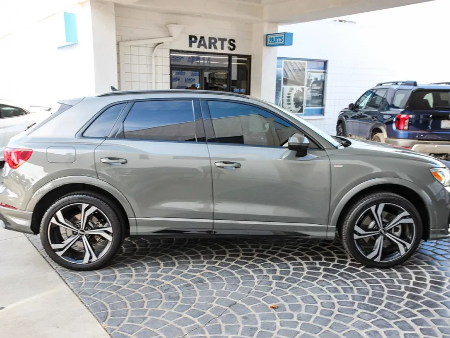 2023 Audi Q3 S line Premium Plus photo 1