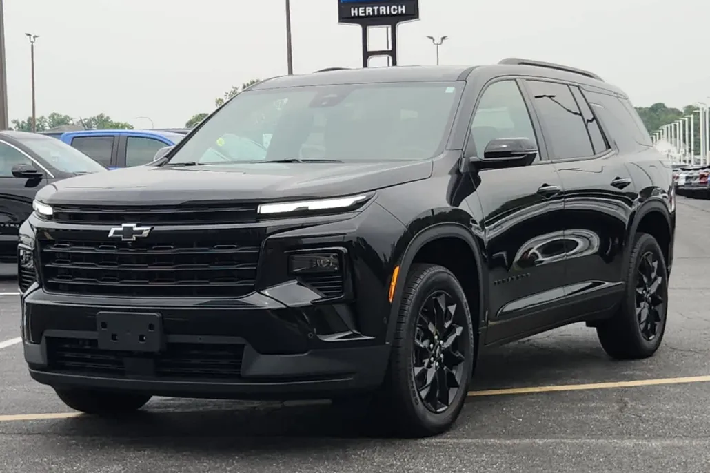 2025 Chevrolet Traverse photo 1