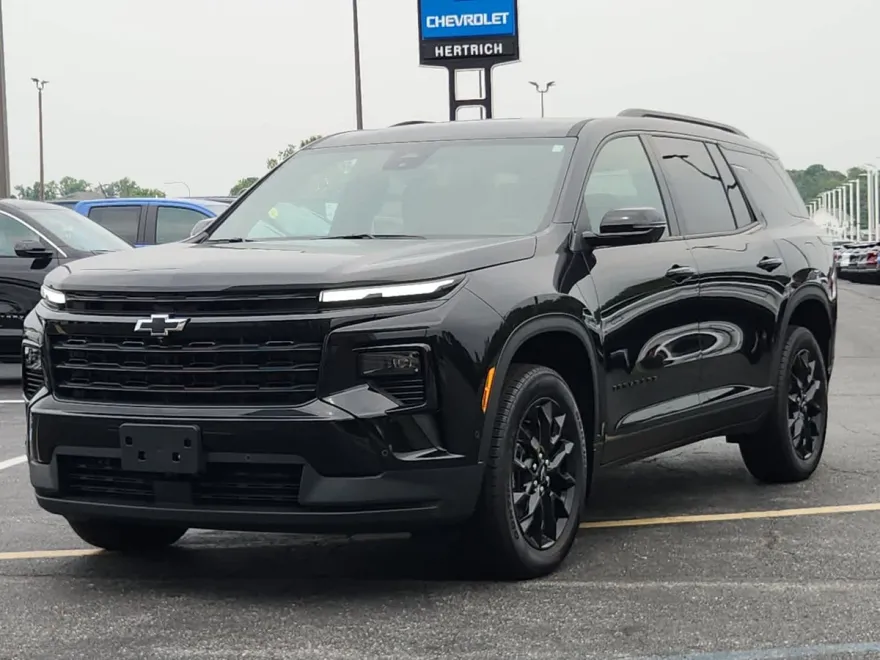 2025 Chevrolet Traverse photo 1
