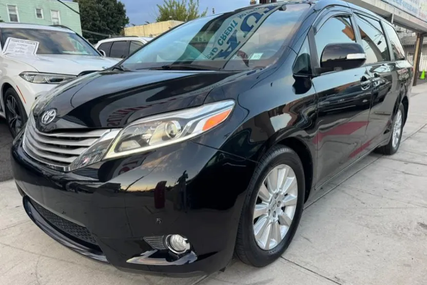 2015 Toyota Sienna Limited Premium photo 1