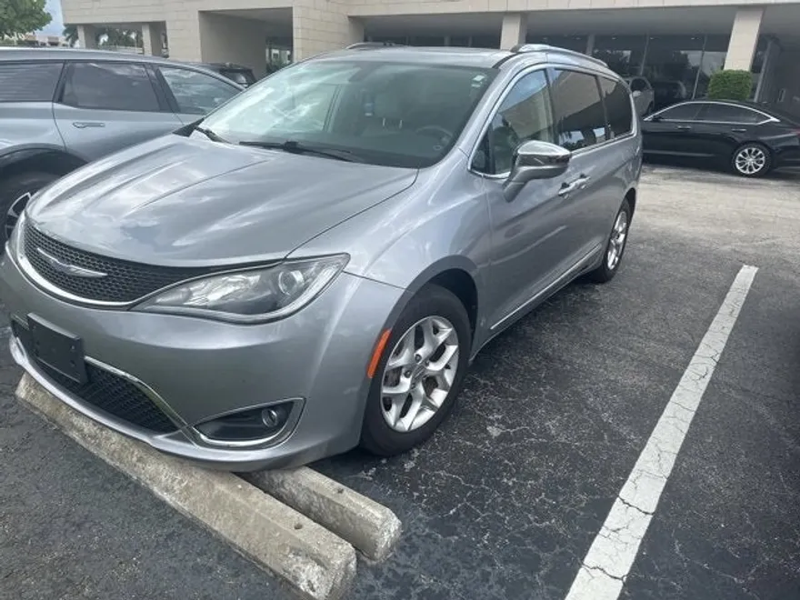 2020 Chrysler Pacifica Limited photo 1