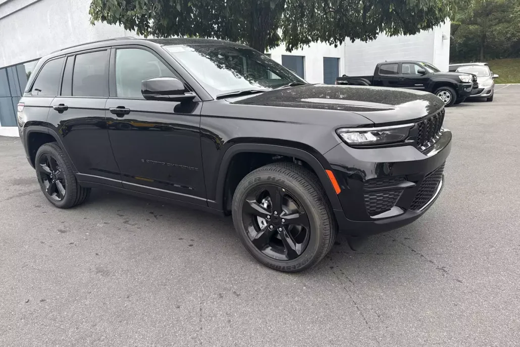 2025 Jeep Grand Cherokee Altitude photo 1