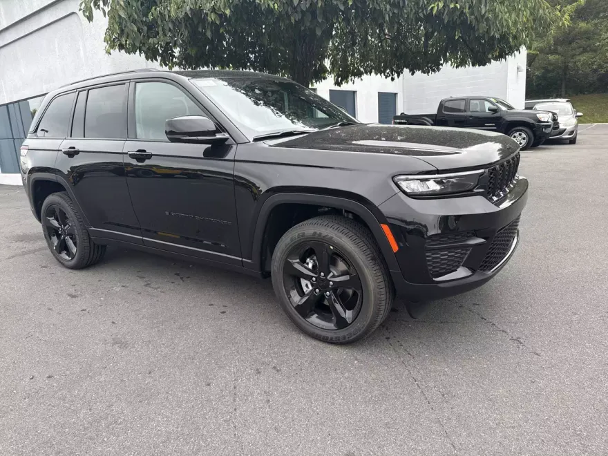 2025 Jeep Grand Cherokee Altitude photo 1