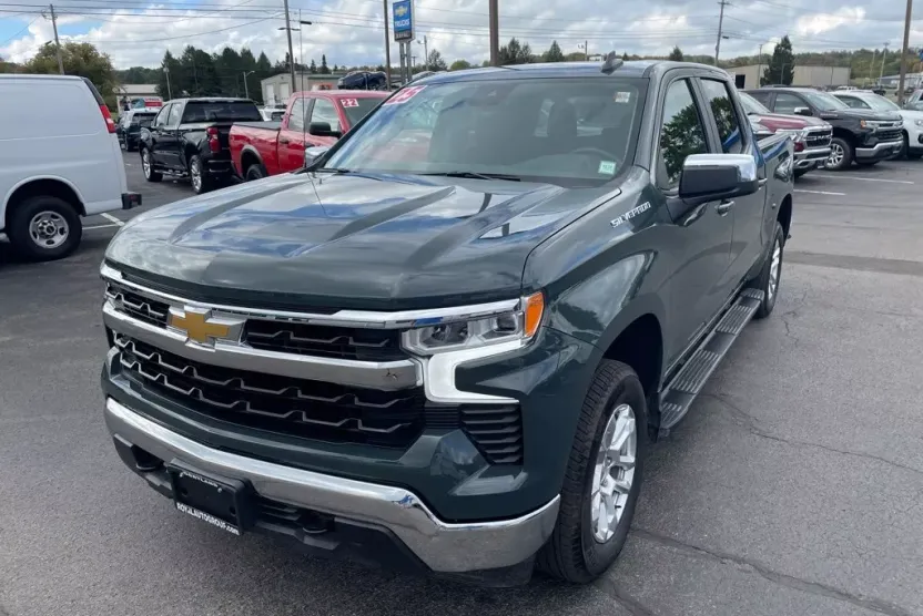 2025 Chevrolet Silverado 1500 LT photo 1
