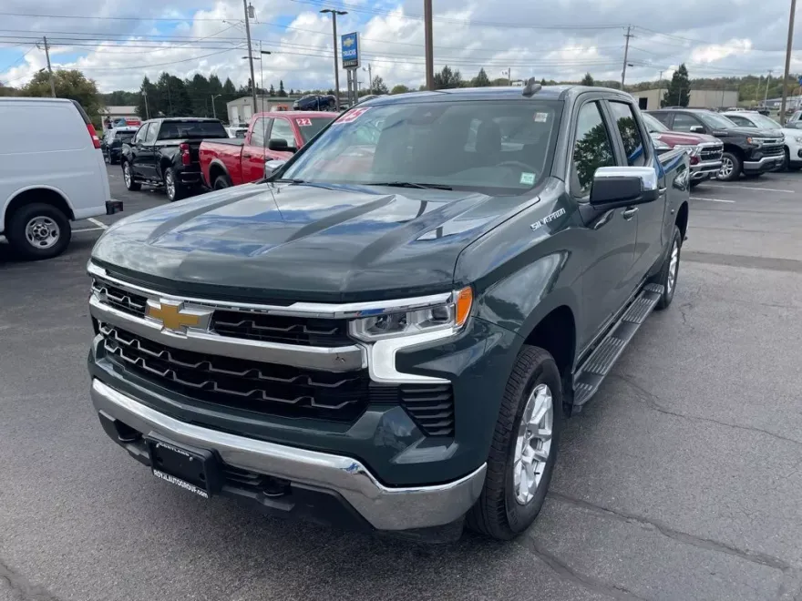 2025 Chevrolet Silverado 1500 LT photo 1