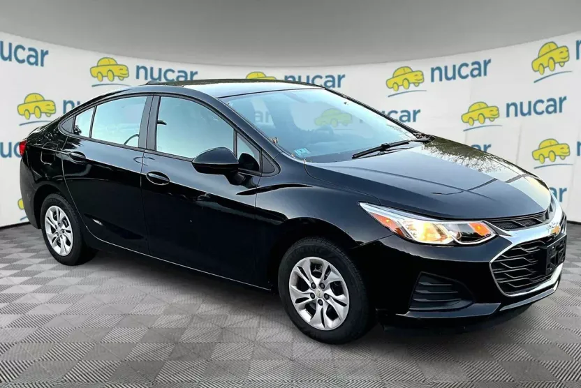 2019 Chevrolet Cruze LS photo 1