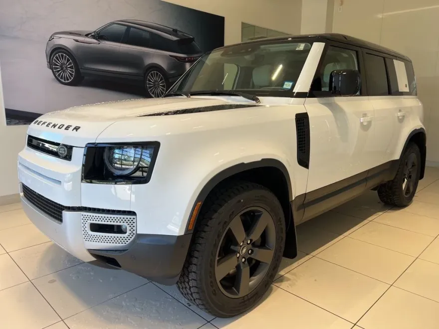 2024 Land Rover Defender 110 SE photo 1