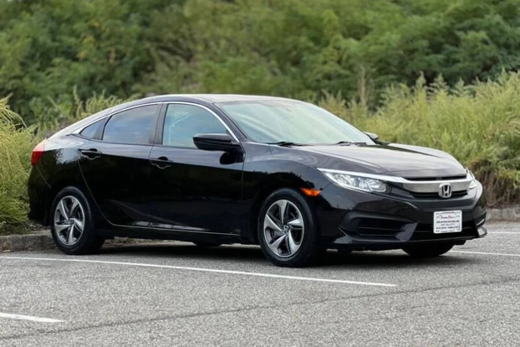 2017 Honda Civic LX photo 1
