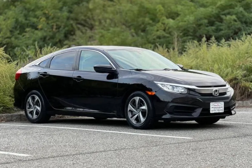 2017 Honda Civic LX photo 1