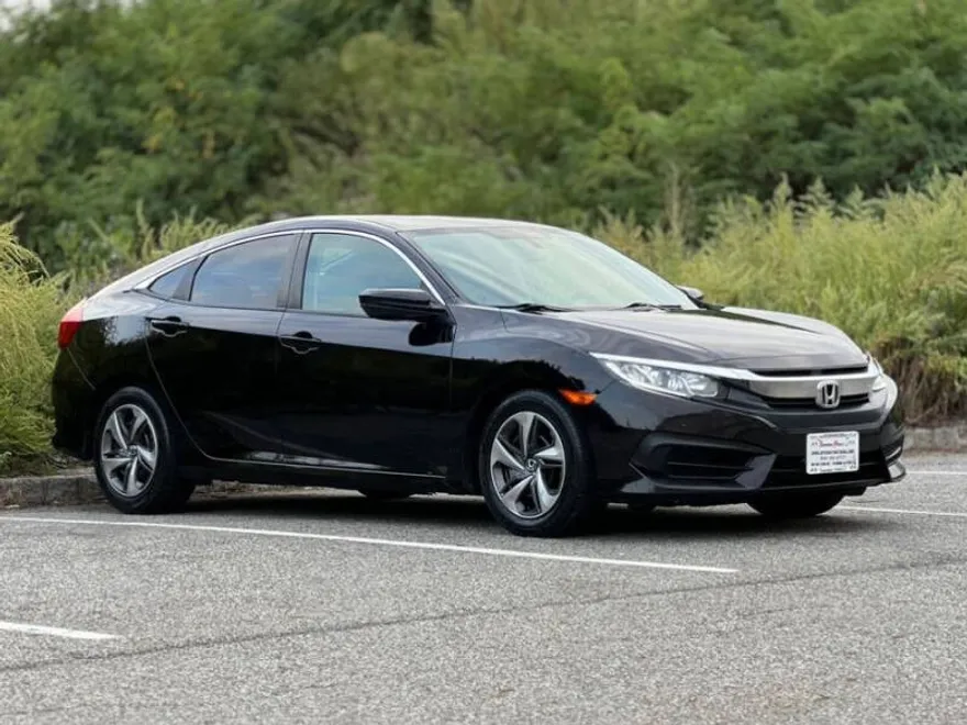 2017 Honda Civic LX photo 1