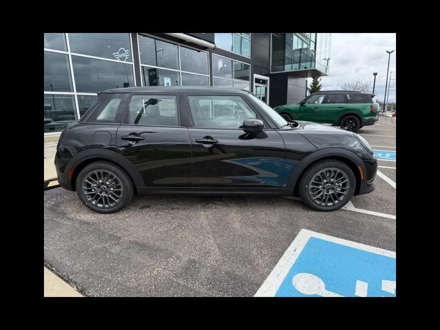 2025 Mini Cooper 4 Door Hardtop Signature photo 1