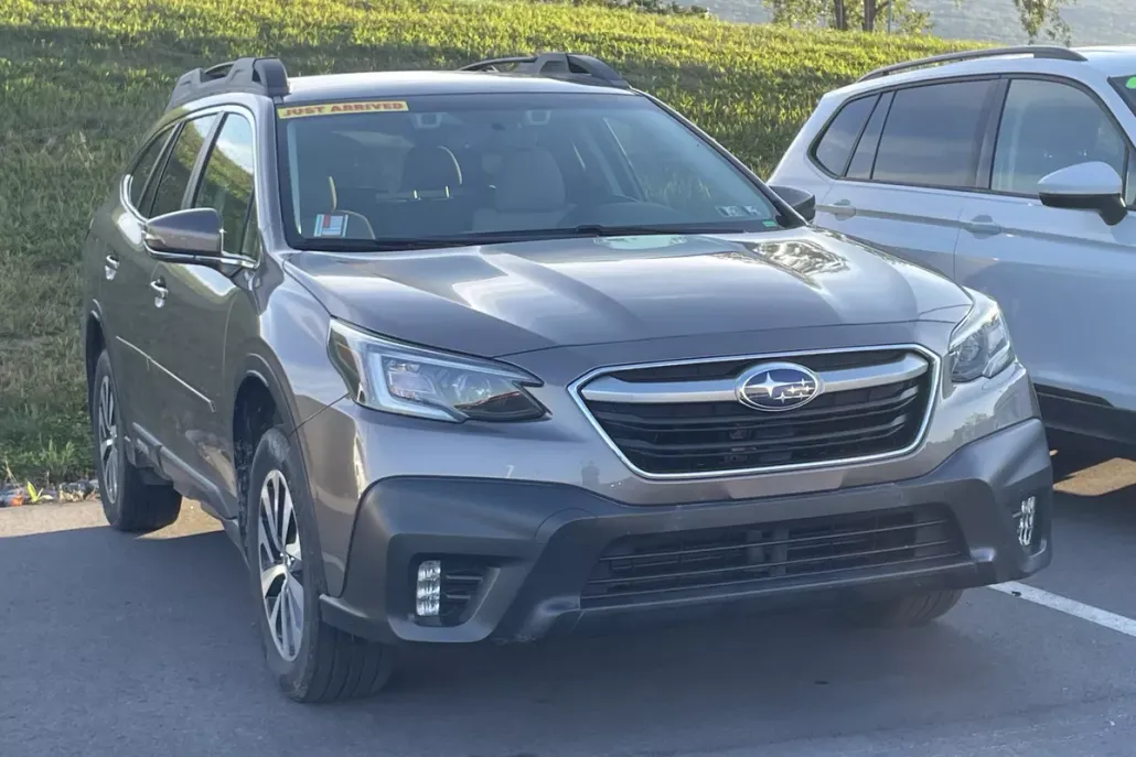 2021 Subaru Outback Premium photo 1