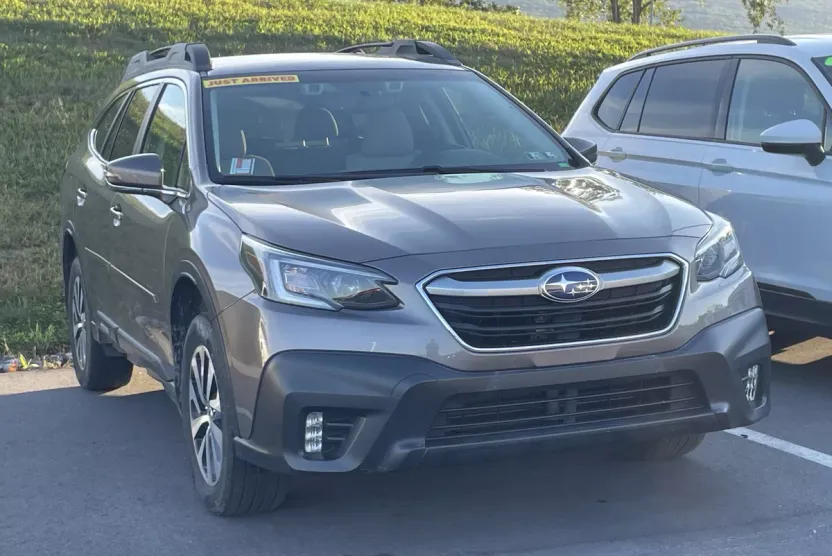 2021 Subaru Outback Premium photo 1