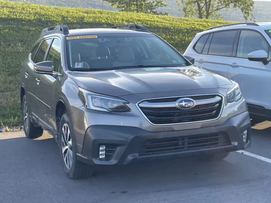 2021 Subaru Outback Premium photo 1
