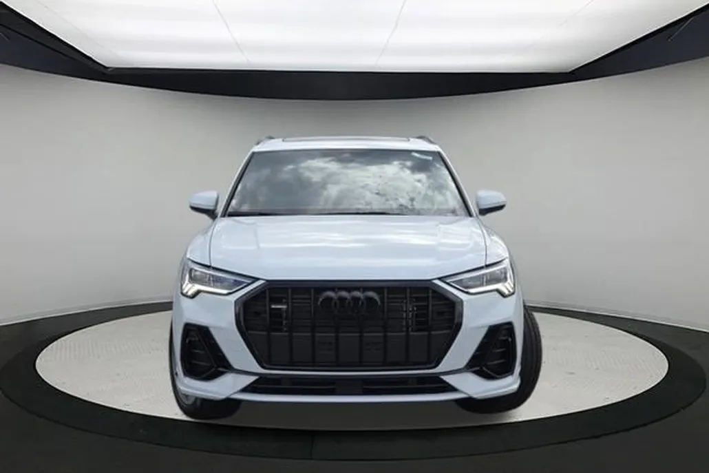2025 Audi Q3 S line Premium photo 1