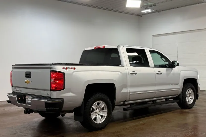 2017 Chevrolet Silverado 1500 LT photo 1
