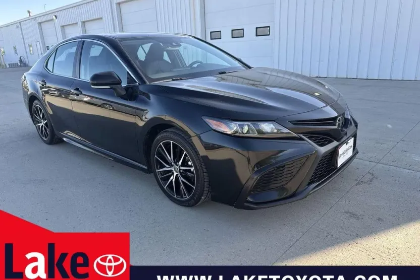 2023 Toyota Camry SE photo 1