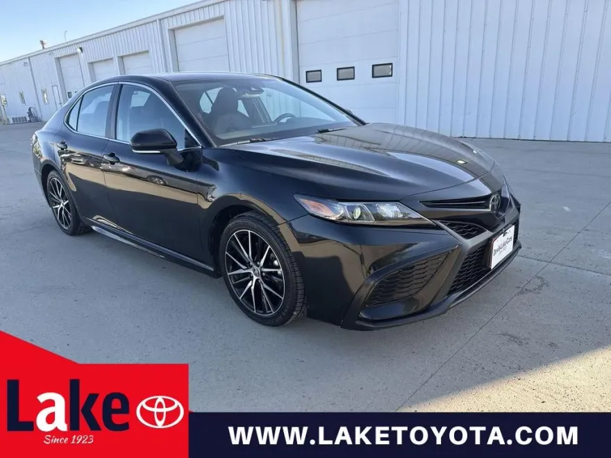 2023 Toyota Camry SE photo 1