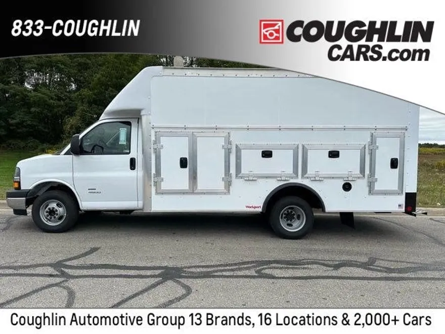 2025 Chevrolet Express Cutaway photo 1