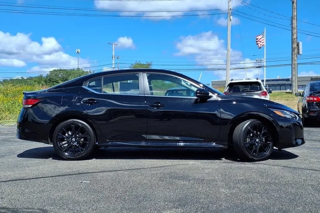 2025 Nissan Sentra SR photo 1