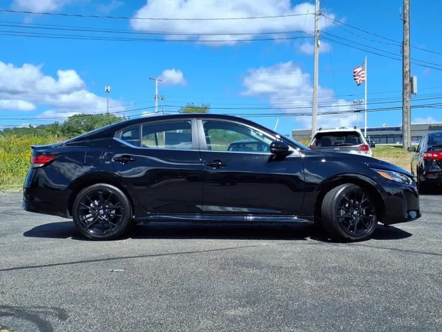 2025 Nissan Sentra SR photo 1