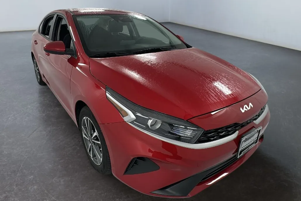 2023 Kia Forte LXS photo 1