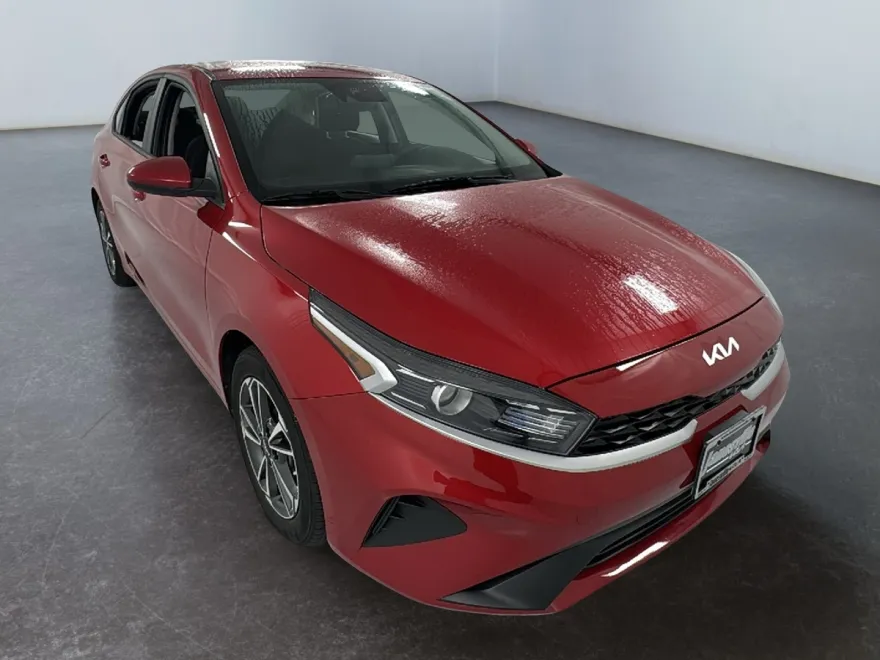 2023 Kia Forte LXS photo 1