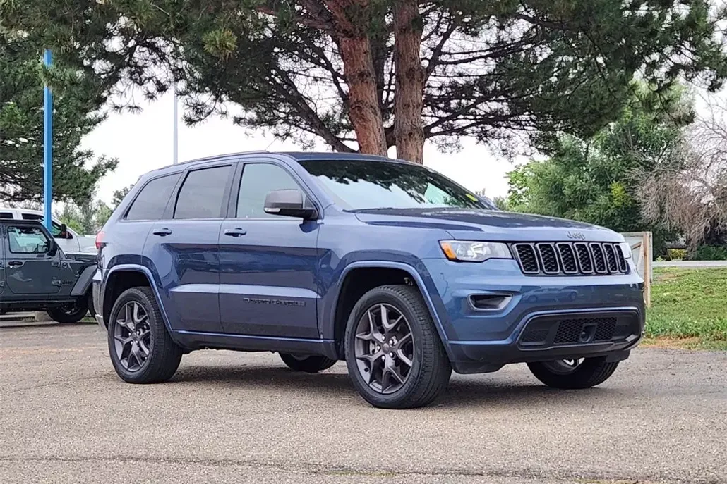 2021 Jeep Grand Cherokee Anniversary Edition photo 1