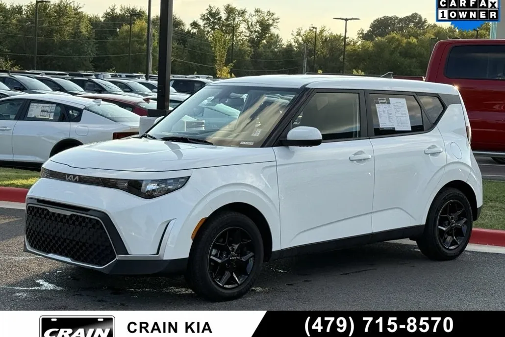 2023 Kia Soul LX photo 1