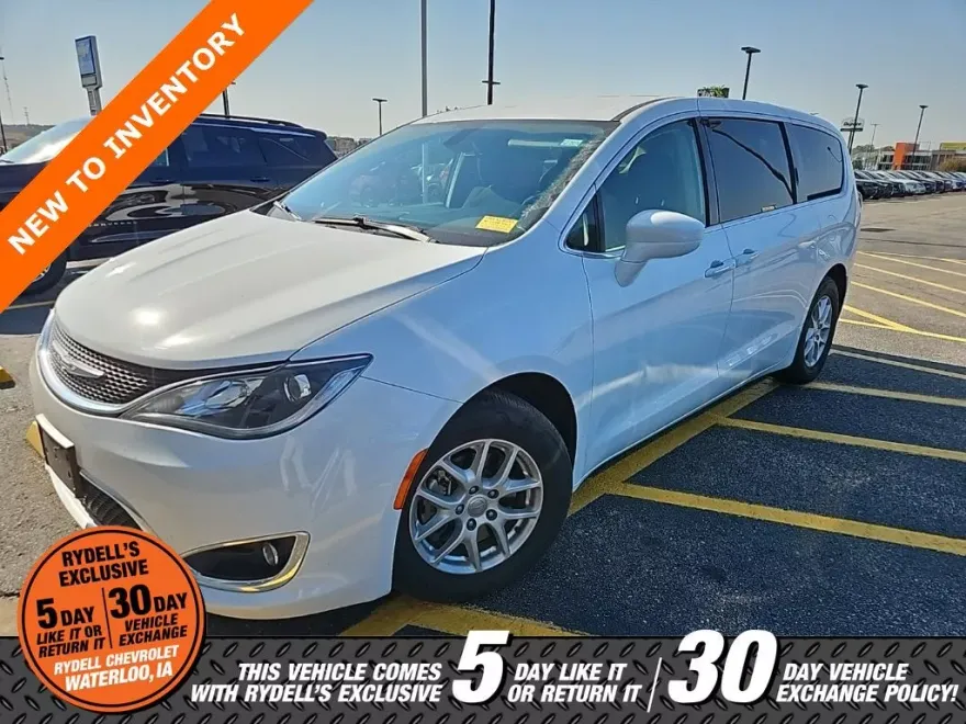 2020 Chrysler Pacifica Touring photo 1