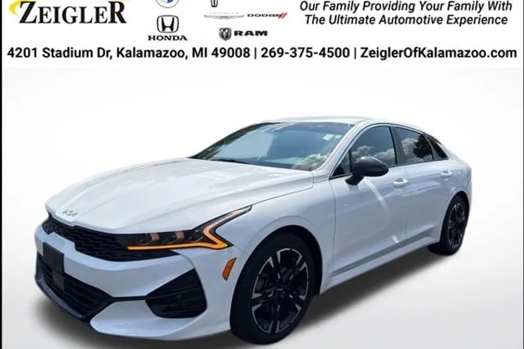 2023 Kia K5 GT-Line photo 1