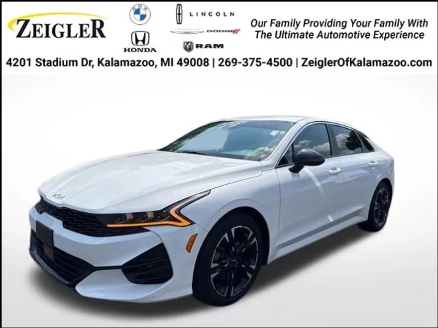 2023 Kia K5 GT-Line photo 1
