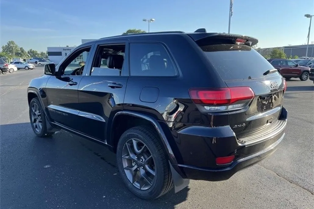 2021 Jeep Grand Cherokee Anniversary Edition photo 1