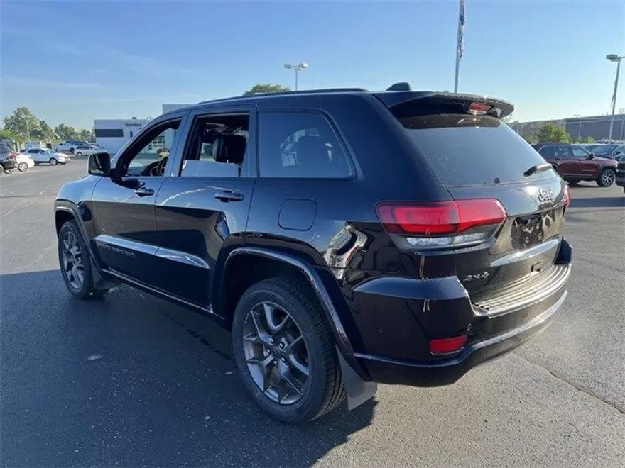 2021 Jeep Grand Cherokee Anniversary Edition photo 1