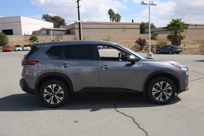 2023 Nissan Rogue SV photo 1