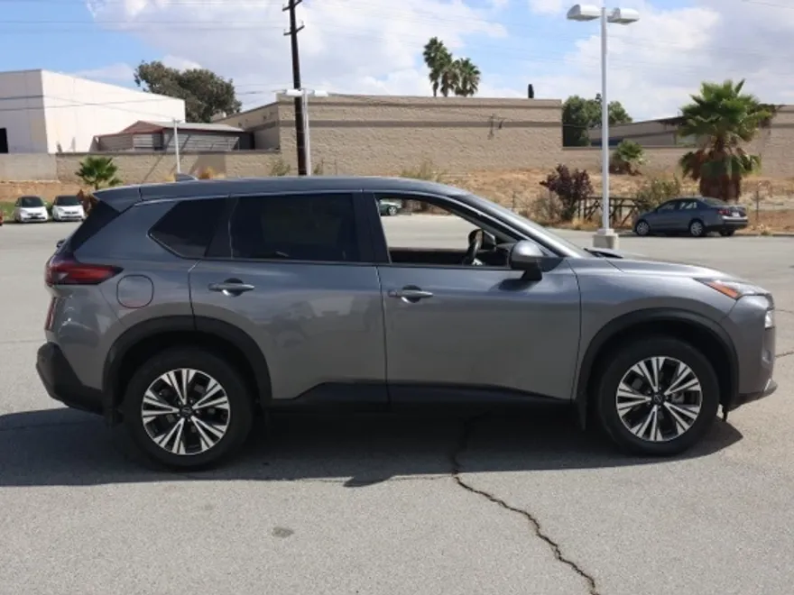 2023 Nissan Rogue SV photo 1